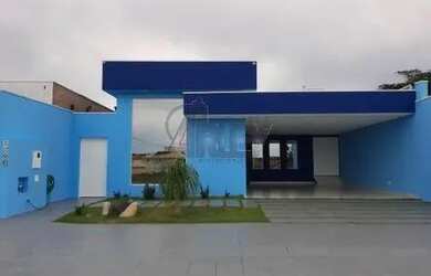 Imagem: A casa em condomínio possui 4 Dormitórios e 3 Banheiros e