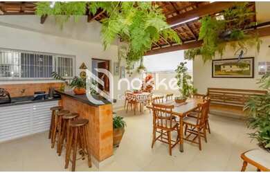 Imagem: A casa possui 4 Dormitórios, 4 Banheiros, 4 Vagas na garagem