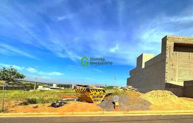 Imagem: O terreno possui 275m² de Área e está localizado em Village