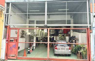 Imagem: O depósito possui 3 Vagas na garagem, 370m² de Área e está