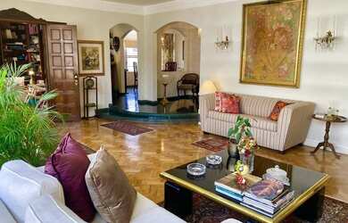 Imagem: O apartamento possui 4 Dormitórios, 5 Banheiros, 4 Vagas na