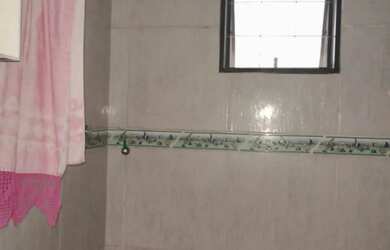 Imagem: A casa possui 2 Dormitórios, 1 Banheiro, 3 Vagas na garagem