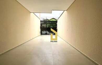 Imagem: A casa possui 2 Dormitórios, 3 Banheiros, 2 Vagas na garagem