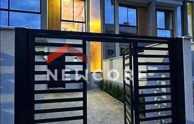 Imagem: A casa possui 3 Dormitórios, 3 Banheiros, 2 Vagas na garagem