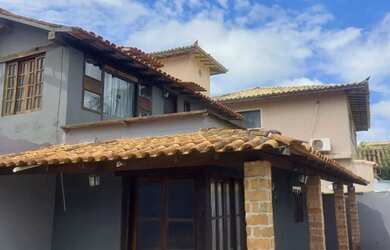 Imagem: A casa possui 3 Dormitórios, 2 Banheiros, 3 Vagas na garagem