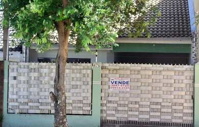 Imagem: A casa possui 3 Dormitórios, 2 Banheiros, 2 Vagas na garagem