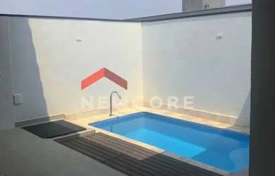 Imagem: A casa possui 3 Dormitórios, 3 Banheiros, 2 Vagas na garagem