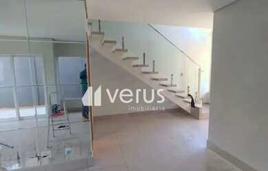 Imagem: A casa em condomínio possui 3 Dormitórios, 4 Banheiros, 2