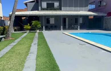 Imagem: A casa em condomínio possui 4 Dormitórios, 5 Banheiros, 230m²