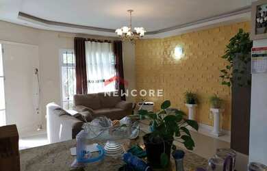 Imagem: A casa possui 3 Dormitórios, 3 Banheiros, 2 Vagas na garagem