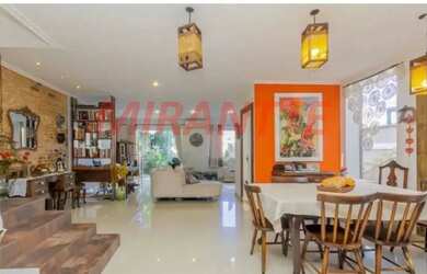 Imagem: A casa possui 3 Dormitórios, 4 Banheiros, 4 Vagas na garagem