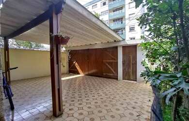 Imagem: A casa possui 4 Dormitórios, 4 Banheiros, 2 Vagas na garagem