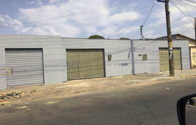 Imagem: A casa possui 4 Dormitórios, 4 Vagas na garagem, 150m² de