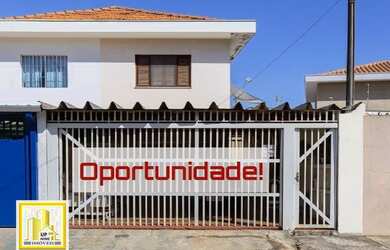 Imagem: A casa possui 3 Dormitórios, 3 Banheiros, 2 Vagas na garagem