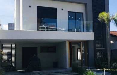 Imagem: A casa em condomínio possui 3 Dormitórios, 5 Banheiros, 4