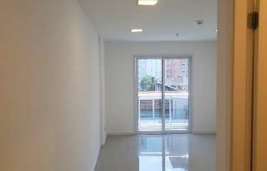 Imagem: O depósito possui 1 Vaga na garagem e 30m² de Área e está