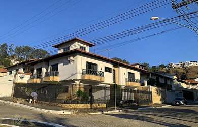 Imagem: A casa possui 5 Dormitórios, 4 Banheiros, 2 Vagas na garagem