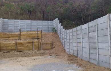 Imagem: O terreno possui 300m² de Área e está localizado em Castanheira