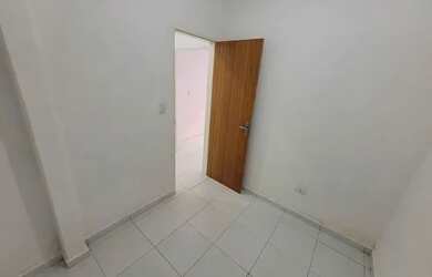 Imagem: A casa possui 3 Dormitórios, 2 Banheiros, 1 Vaga na garagem