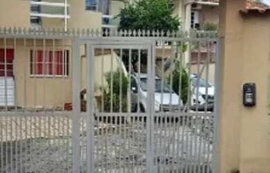 Imagem: A casa em condomínio possui 2 Dormitórios, 2 Banheiros, 1