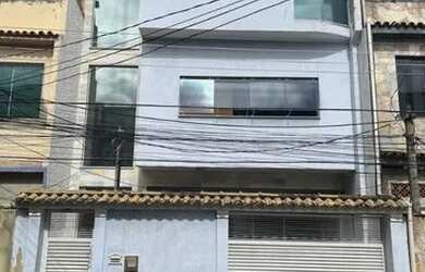 Imagem: A casa possui 3 Dormitórios, 5 Banheiros, 2 Vagas na garagem