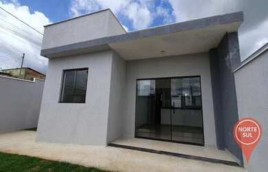 Imagem: A casa possui 3 Dormitórios, 1 Banheiro, 1 Vaga na garagem