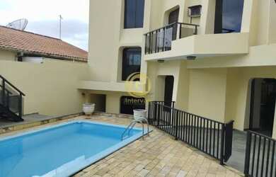 Imagem: A casa possui 3 Dormitórios, 5 Banheiros, 3 Vagas na garagem