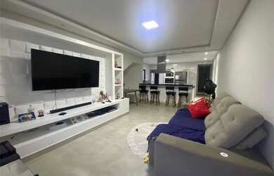 Imagem: A casa possui 2 Dormitórios, 2 Banheiros, 2 Vagas na garagem