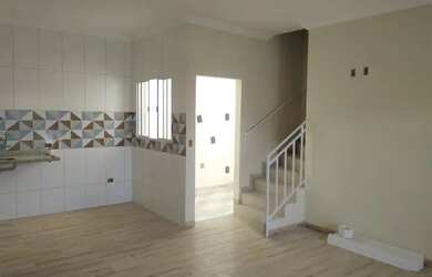 Imagem: A casa possui 3 Dormitórios, 3 Banheiros, 2 Vagas na garagem