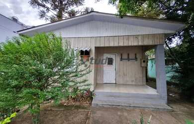 Imagem: A casa possui 2 Dormitórios, 1 Banheiro, 2 Vagas na garagem