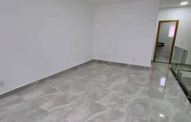 Imagem: A casa possui 3 Dormitórios, 3 Banheiros, 3 Vagas na garagem