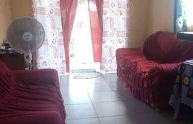 Imagem: A casa possui 2 Dormitórios, 1 Banheiro, 1 Vaga na garagem