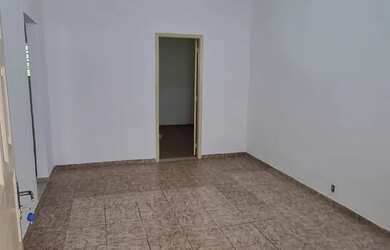 Imagem: A casa possui 2 Dormitórios, 1 Banheiro, 2 Vagas na garagem