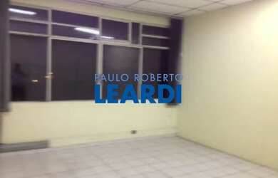 Imagem: O depósito possui 550m² de Área e está localizado em Água