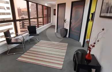 Imagem: O depósito possui 5 Vagas na garagem, 360m² de Área e está