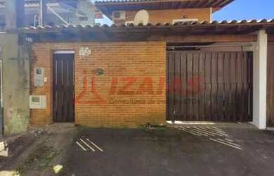 Imagem: A casa possui 2 Dormitórios, 3 Banheiros, 1 Vaga na garagem