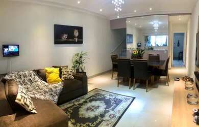 Imagem: A casa possui 3 Dormitórios, 3 Banheiros, 2 Vagas na garagem