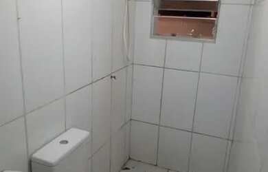 Imagem: A casa possui 1 Dormitório e 1 Banheiro e está localizado