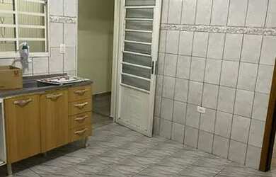 Imagem: A casa possui 2 Dormitórios, 2 Banheiros, 2 Vagas na garagem