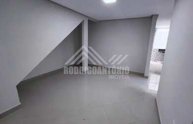 Imagem: A casa possui 2 Dormitórios, 2 Banheiros, 1 Vaga na garagem