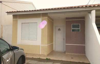 Imagem: A casa em condomínio possui 3 Dormitórios, 1 Banheiro, 2 Vagas