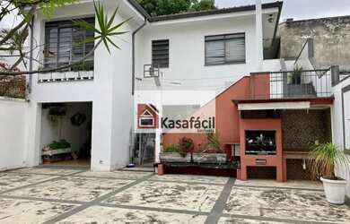 Imagem: A casa possui 5 Dormitórios, 4 Banheiros, 294m² de Área e