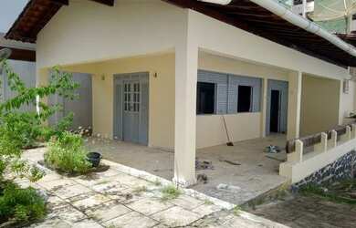 Imagem: A casa possui 3 Dormitórios, 4 Banheiros, 5 Vagas na garagem