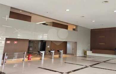 Imagem: O depósito possui 4 Vagas na garagem e 100m² de Área e está