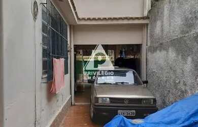 Imagem: A casa possui 5 Dormitórios, 3 Banheiros, 3 Vagas na garagem