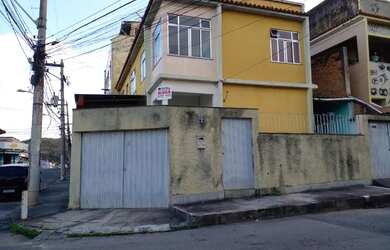 Imagem: A casa possui 2 Dormitórios, 1 Banheiro, 2 Vagas na garagem