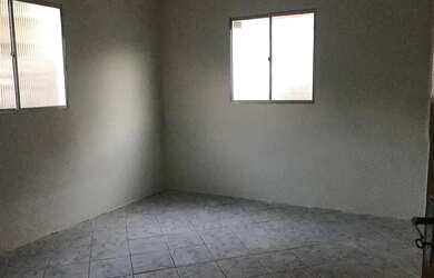 Imagem: A casa para alugar possui 2 Dormitórios, 1 Banheiro, 3 Vagas