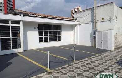 Imagem: O depósito possui 4 Vagas na garagem, 329m² de Área e está