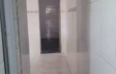 Imagem: A casa possui 1 Dormitório, 1 Banheiro, 1 Vaga na garagem