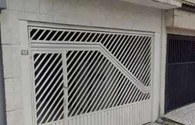 Imagem: A casa possui 2 Dormitórios, 2 Banheiros, 2 Vagas na garagem